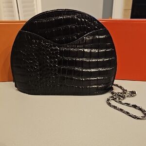 Elegant Black Croc-Embossed Chain Bag
